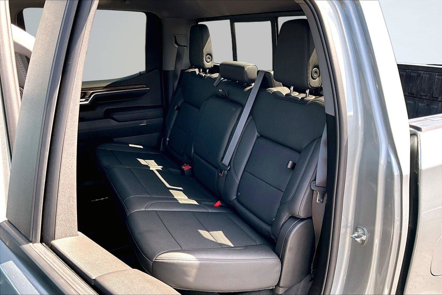 Used 2024 Chevrolet Silverado 1500 LT Trail Boss w/ LT Trail Boss Premium Package AWD/4WD image 27
