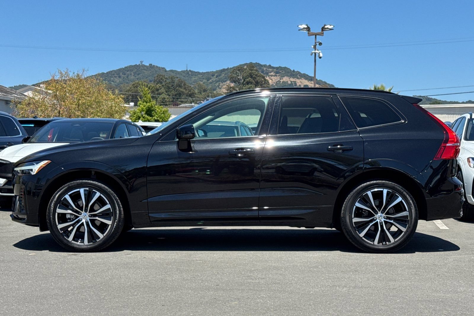 Used 2023 Volvo XC60 B5 Plus w/ Climate Package AWD/4WD image 5