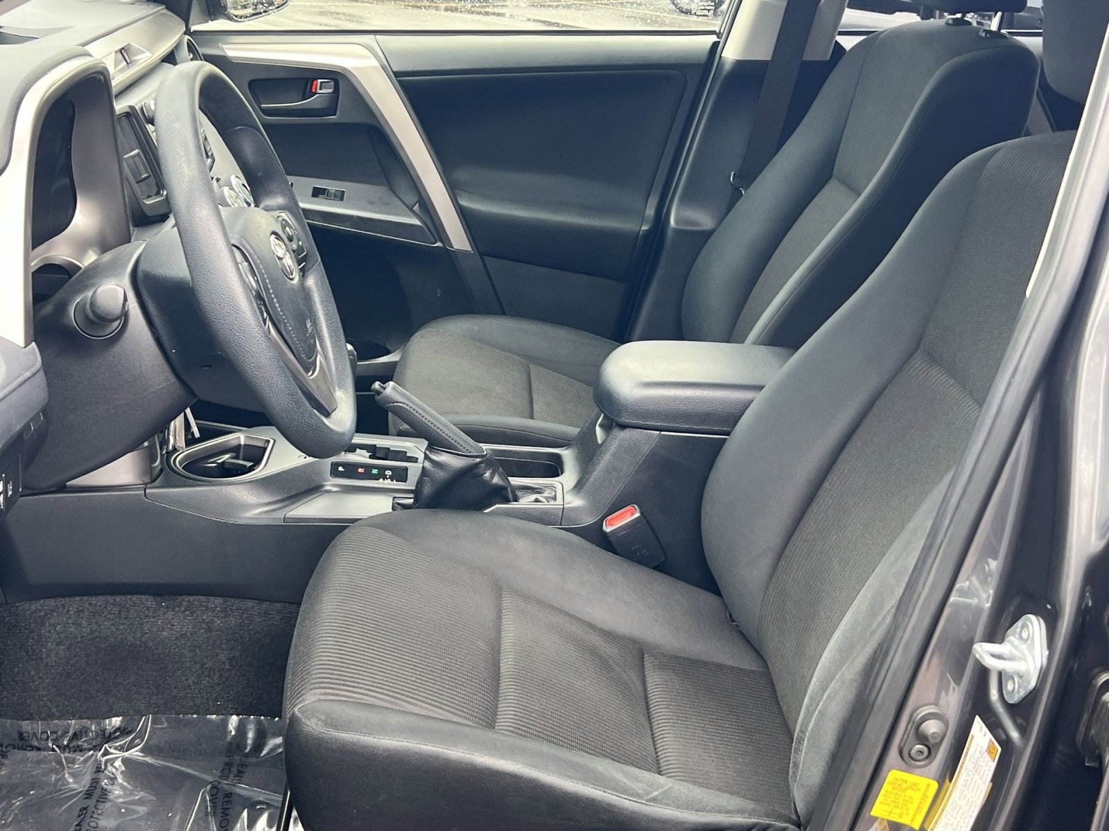 Used 2018 Toyota RAV4 LE w/ Carpet Mat Package FWD image 14