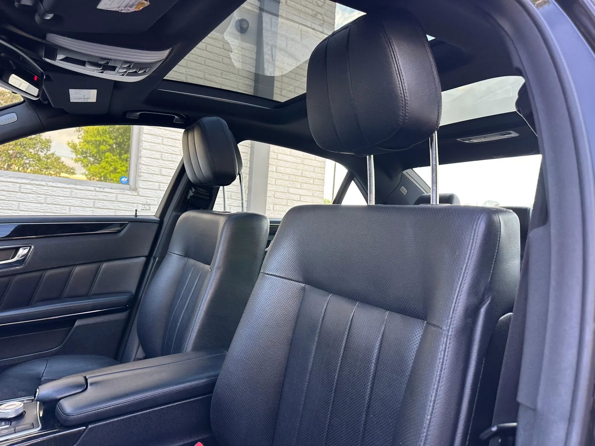 Used 2010 Mercedes-Benz E 550 Sedan w/ Premium 2 Pkg image 14