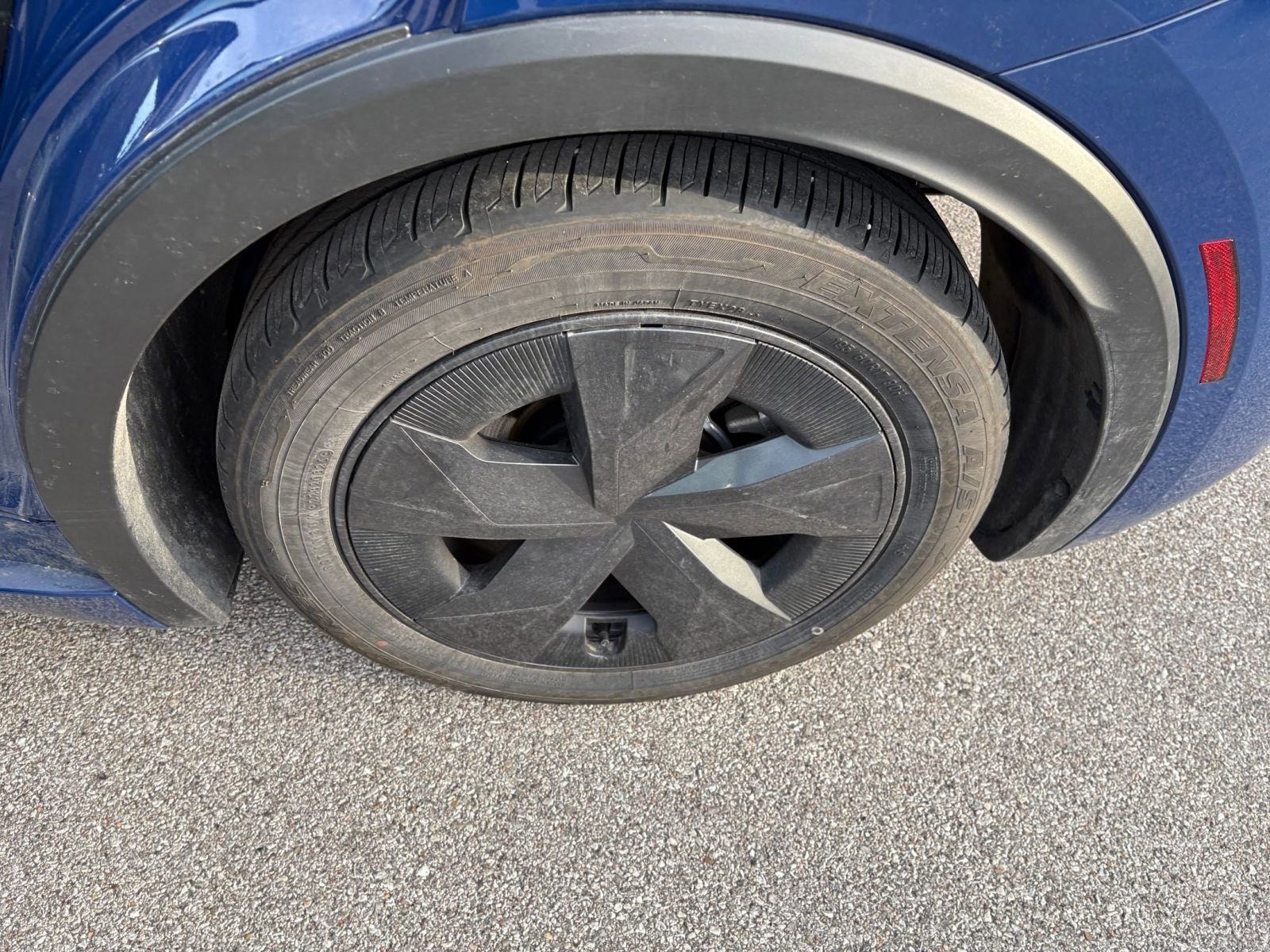 Used 2025 Toyota Prius LE image 28