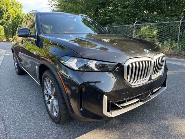 Used 2024 BMW X5 xDrive40i w/ Parking Assistance Package AWD/4WD image 3