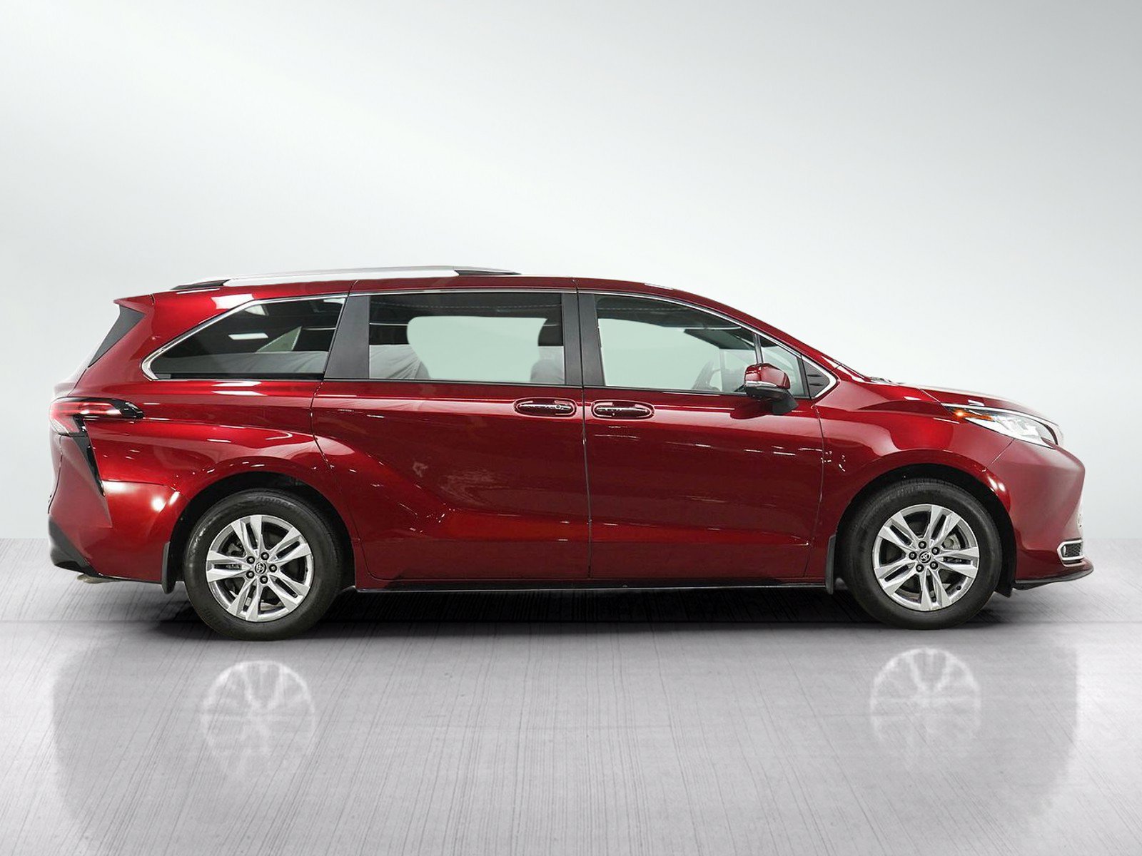 Used 2024 Toyota Sienna Limited AWD/4WD image 6