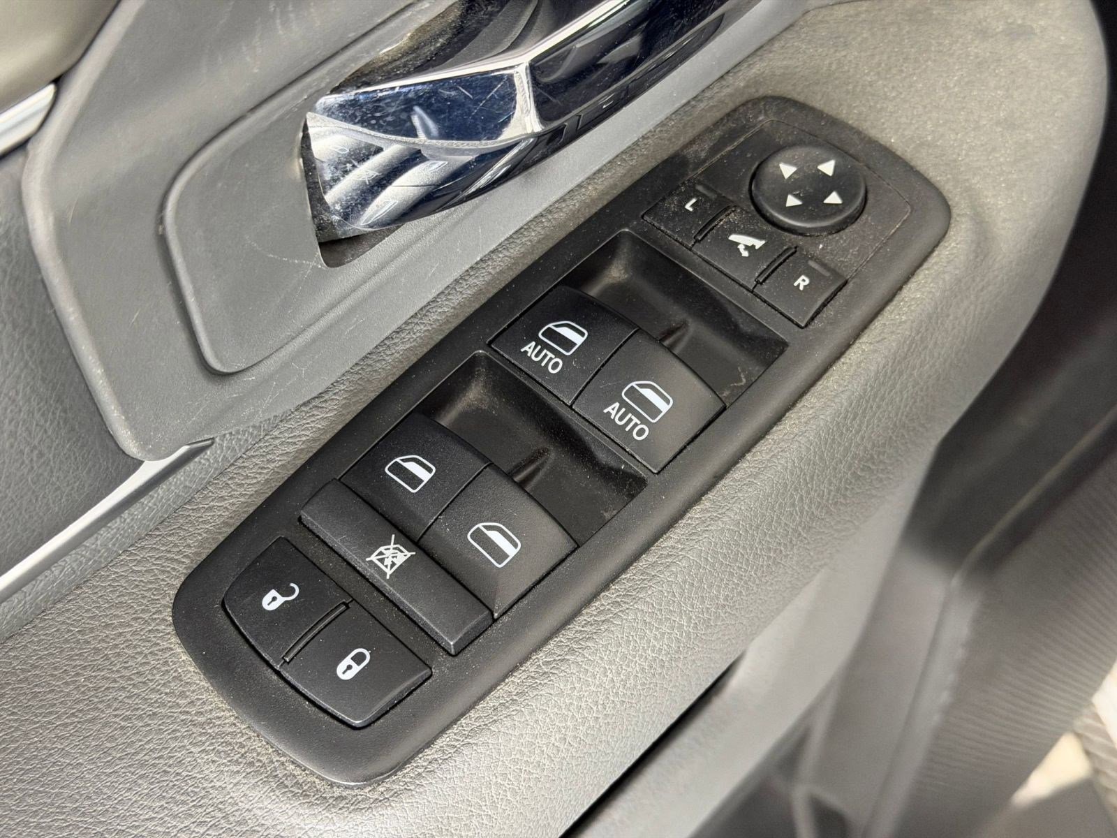 Used 2019 RAM 1500 Classic SLT w/ Luxury Group AWD/4WD image 12