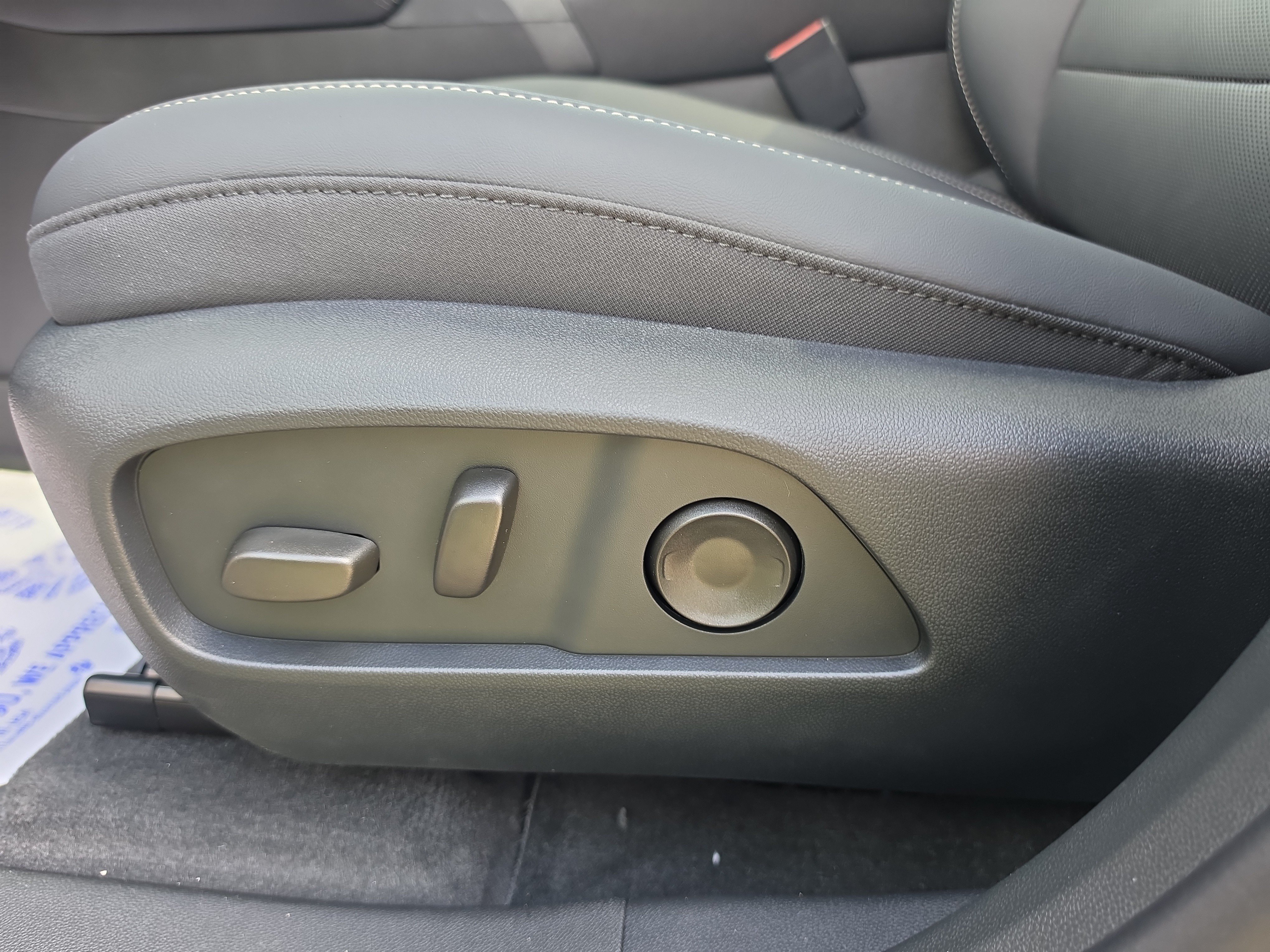 New 2027 GMC Terrain Elevation w/ Elevation Premium Package AWD/4WD image 13