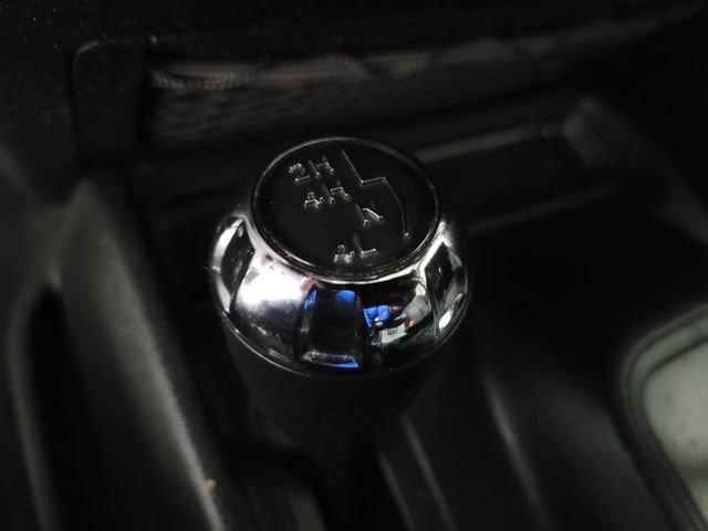 Used 2018 Jeep Wrangler Unlimited Sahara w/ Connectivity Group image 36