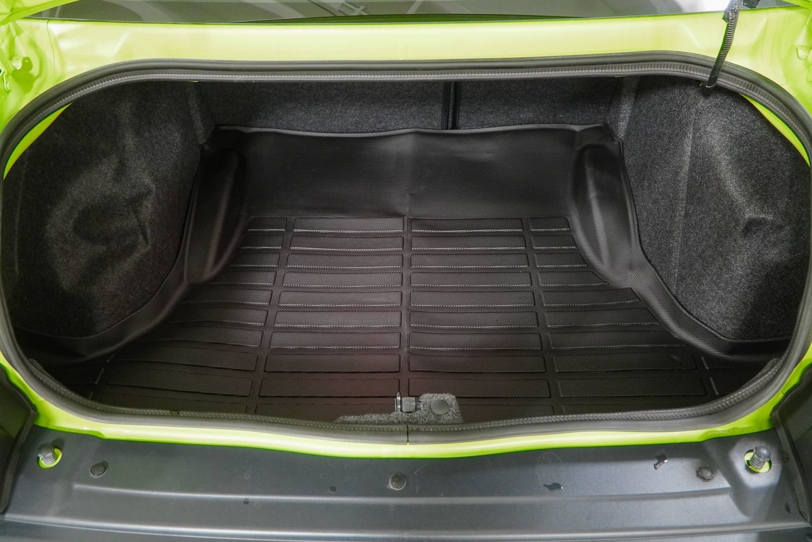 Used 2015 Dodge Challenger R/T Plus RWD image 9