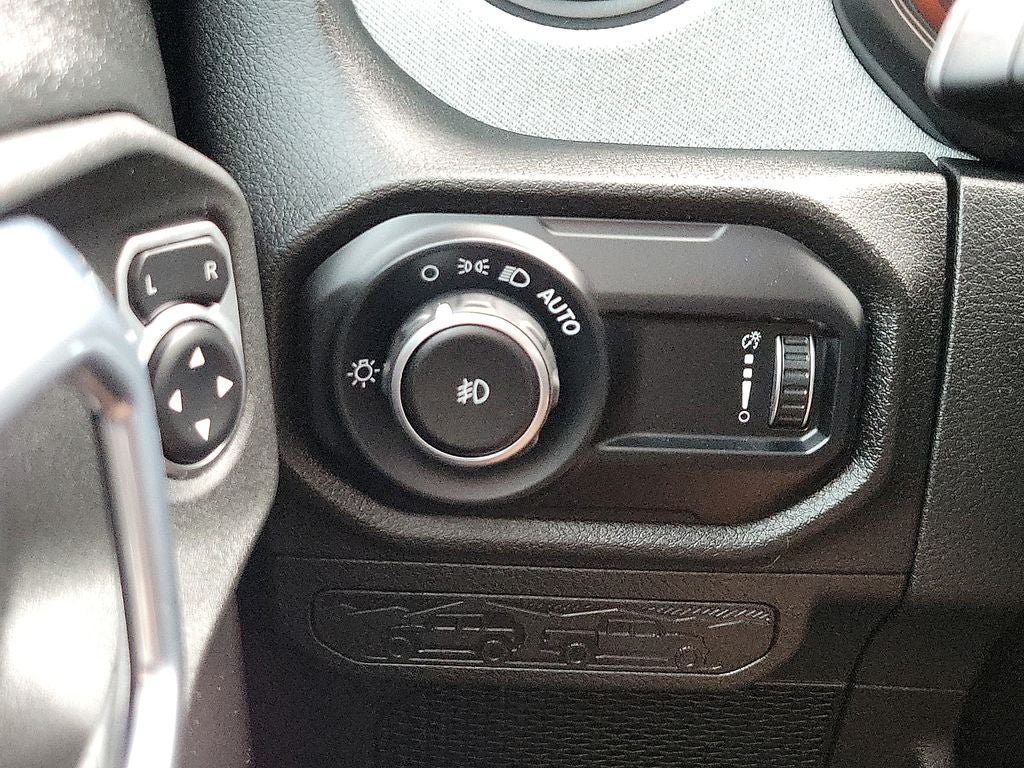 Used 2025 Jeep Wrangler Sport AWD/4WD image 13