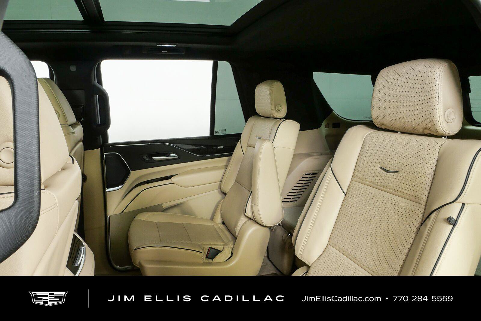 Used 2023 Cadillac Escalade Premium Luxury w/ Performance Package RWD image 19