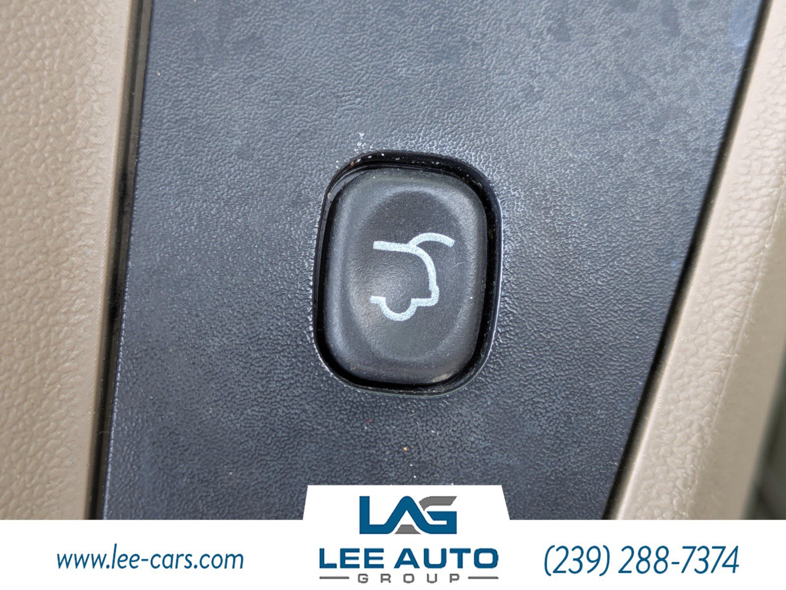Used 2014 Chrysler Town & Country Touring w/ Driver Convenience Group FWD image 11