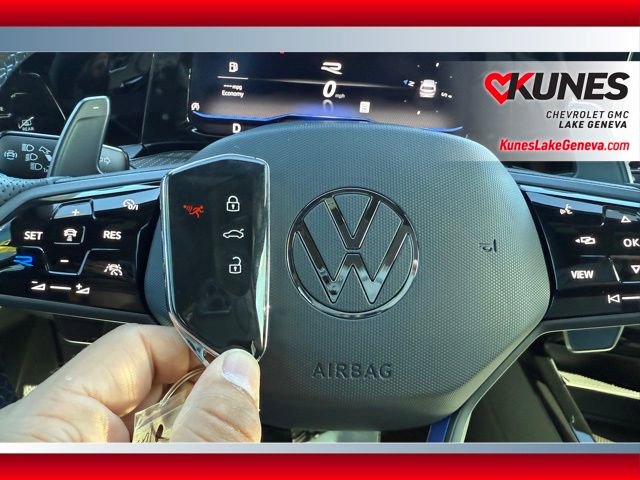 Used 2024 Volkswagen Golf R image 45