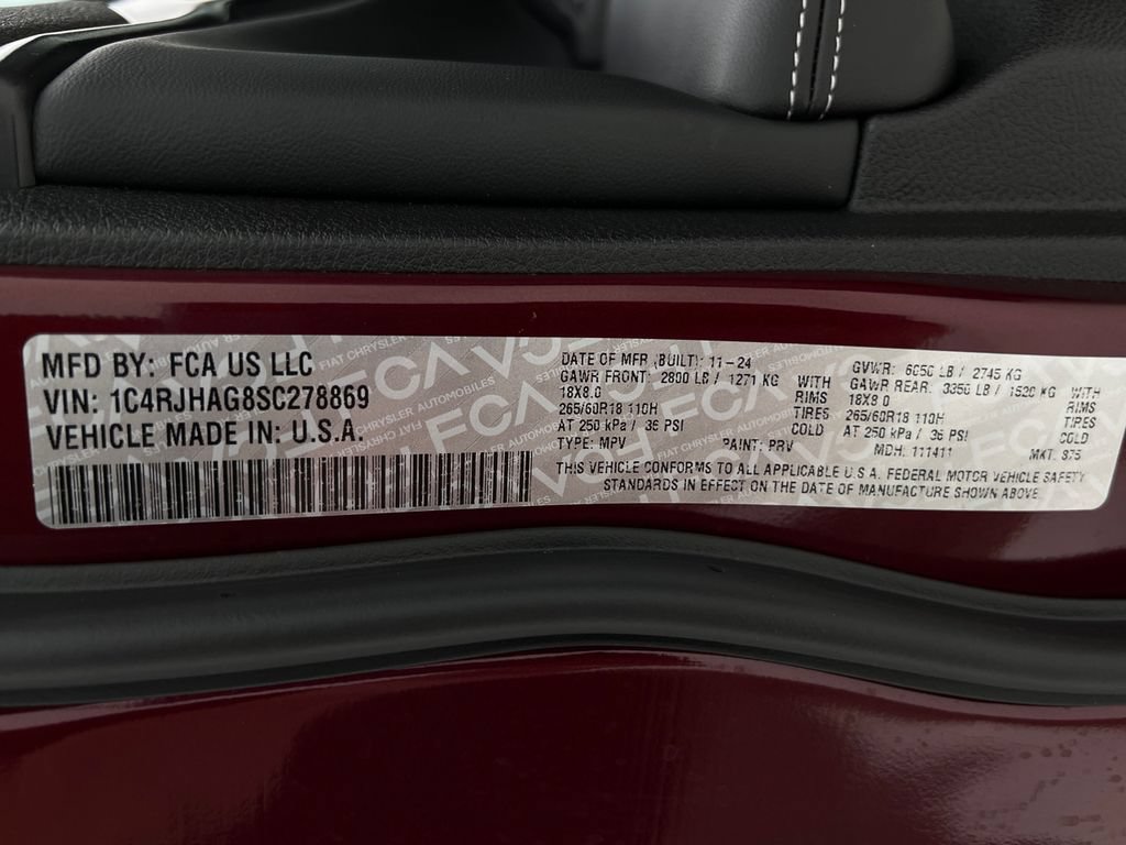 Used 2025 Jeep Grand Cherokee Altitude AWD/4WD image 23