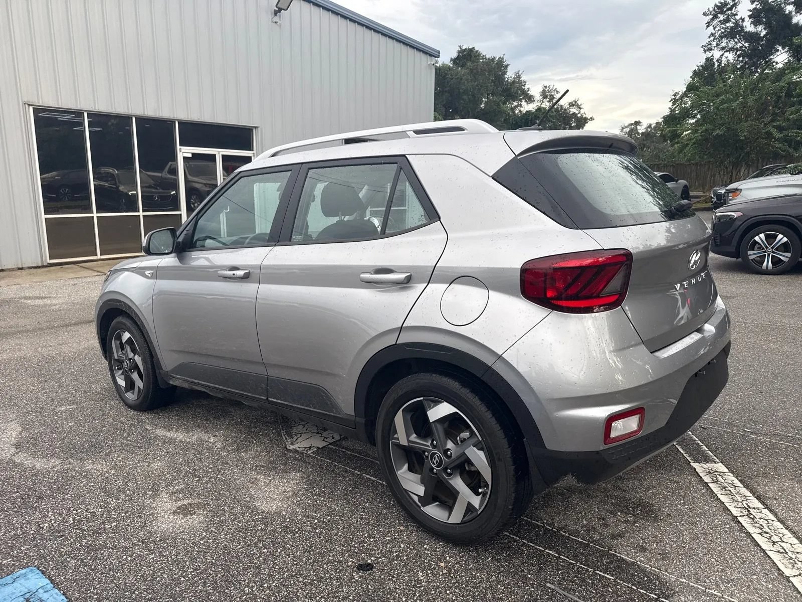 Used 2024 Hyundai Venue SEL FWD image 12