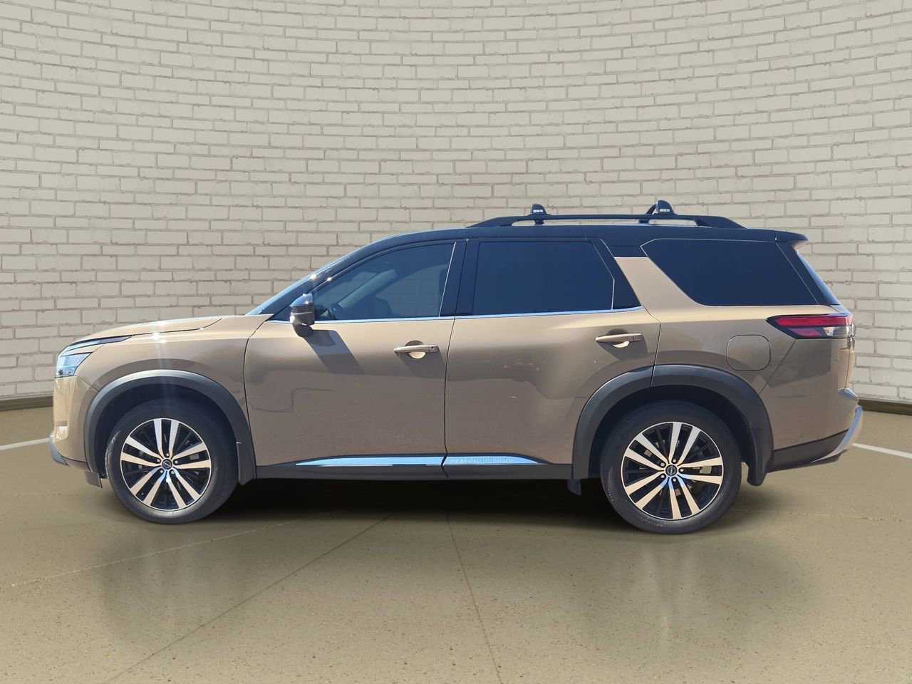 Used 2024 Nissan Pathfinder Platinum w/ Cargo Package FWD image 8