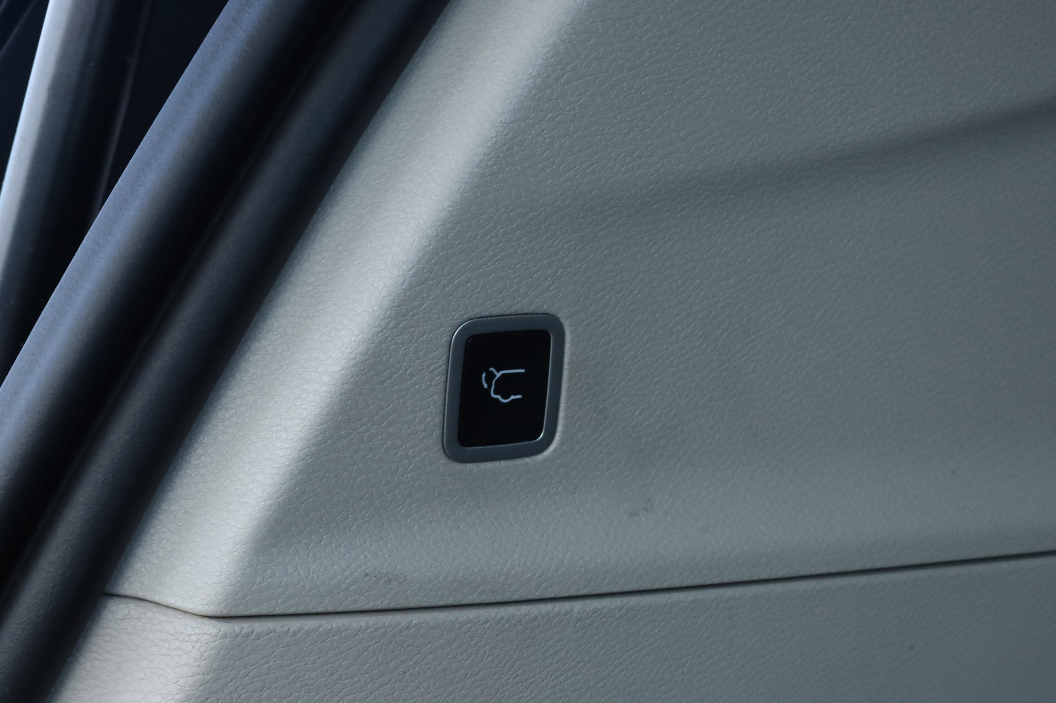 Used 2023 Chrysler Voyager LX image 17