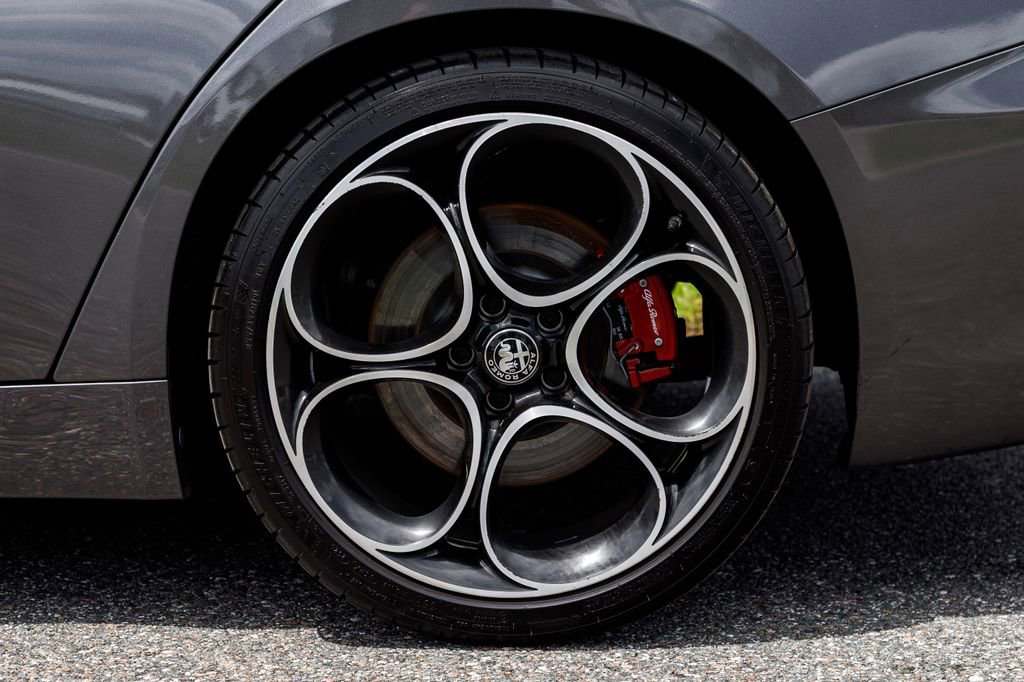 Used 2022 Alfa Romeo Giulia Veloce image 23