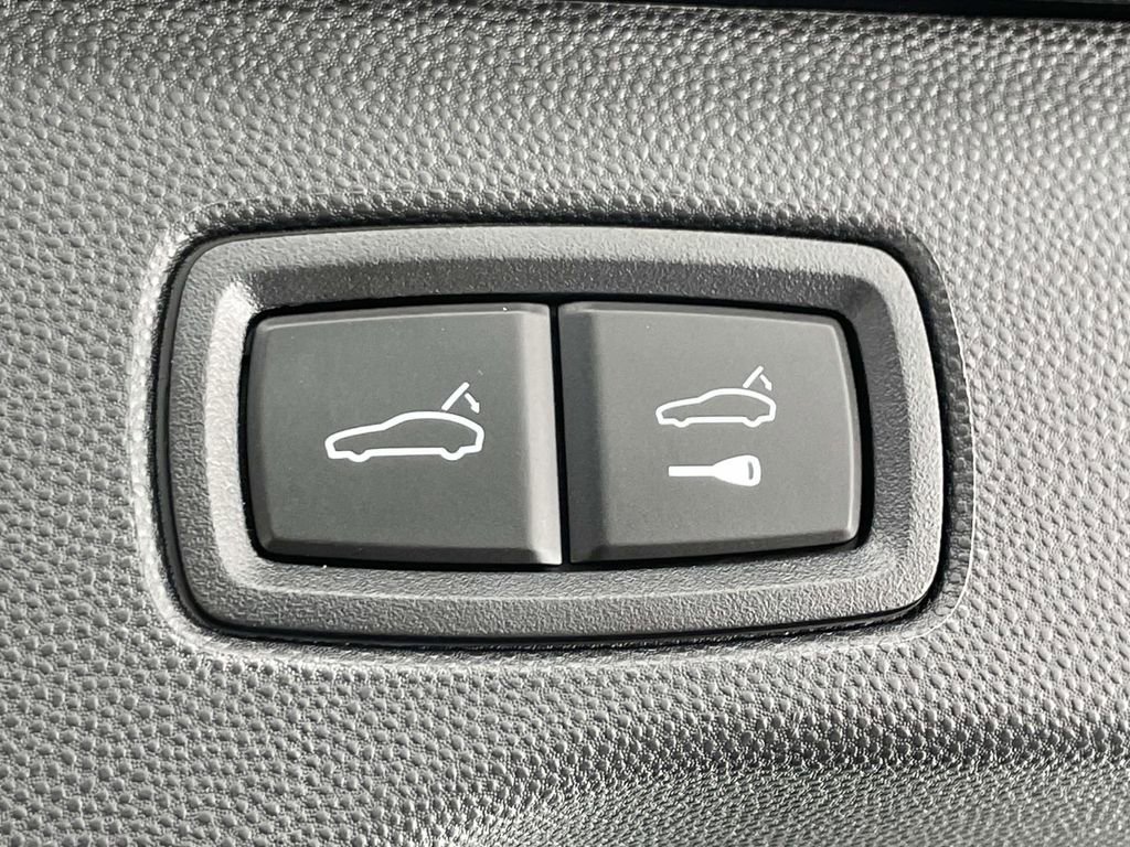 Used 2024 Porsche Macan 4 Electric image 22