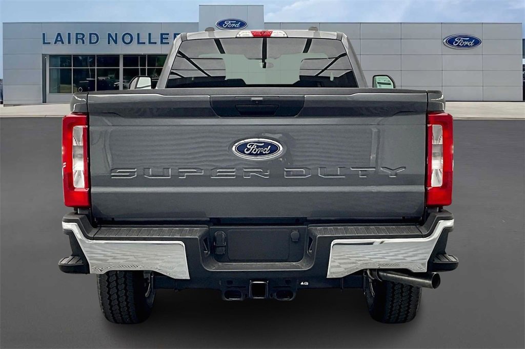 New 2026 Ford F350 XLT w/ FX4 Off-Road Package image 4