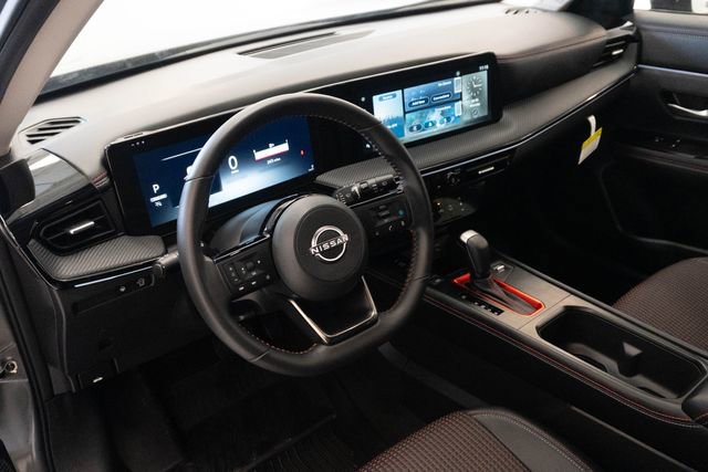 Used 2025 Nissan Kicks SR image 3