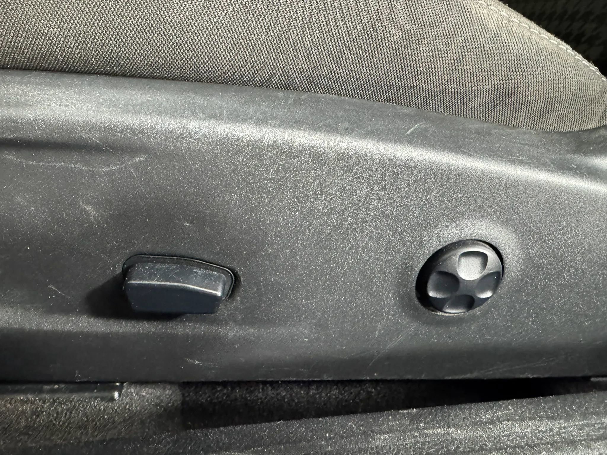 Used 2021 Dodge Challenger SXT w/ Driver Convenience Group image 29