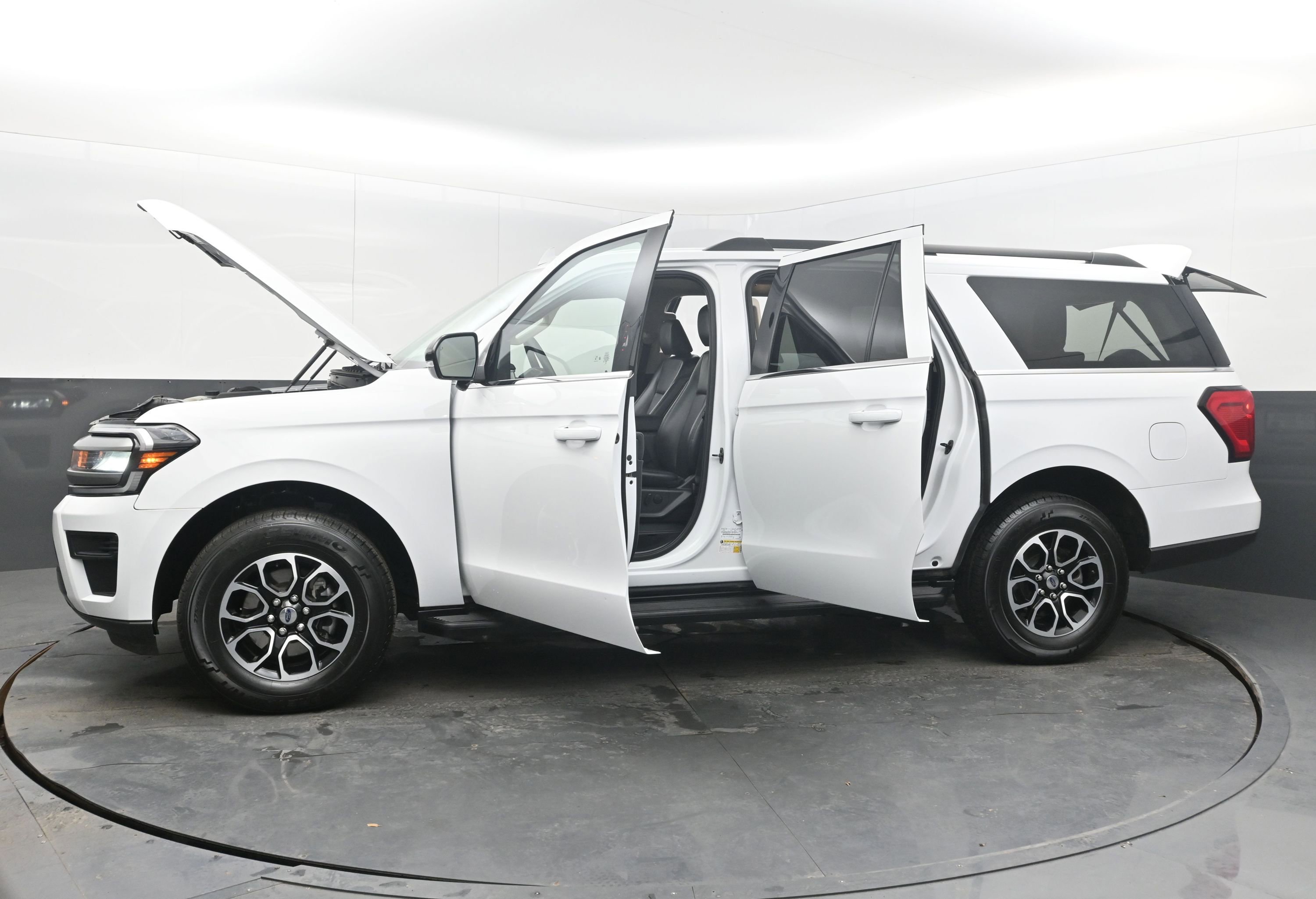 Used 2024 Ford Expedition Max XLT image 42