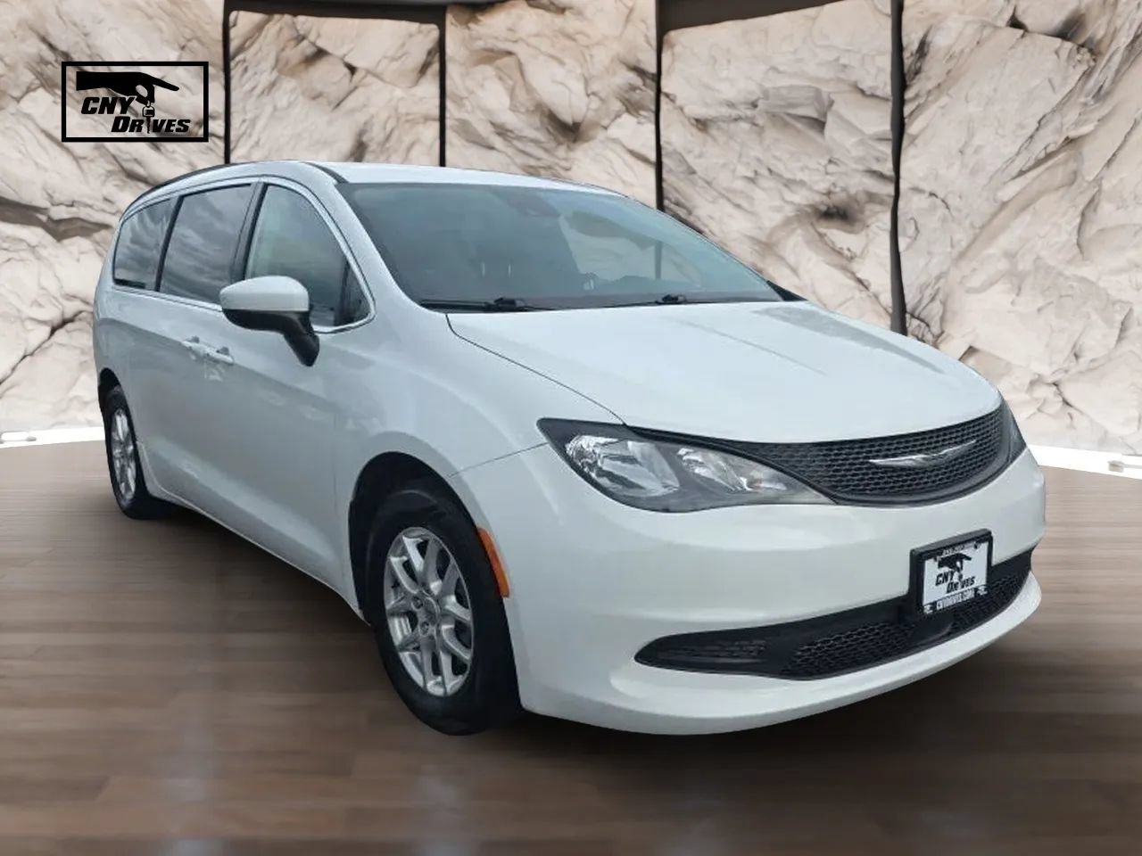 Used 2022 Chrysler Voyager LX FWD image 3