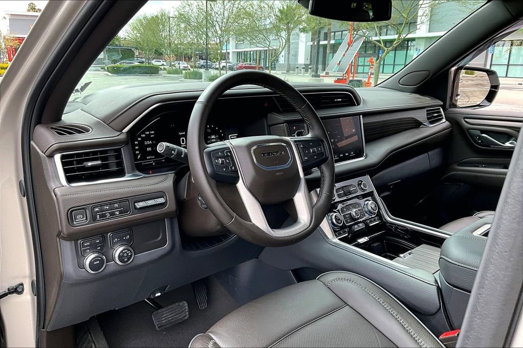 Used 2024 GMC Yukon XL Denali AWD/4WD image 16