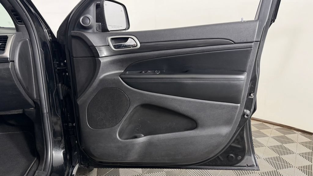 Used 2019 Jeep Grand Cherokee Altitude AWD/4WD image 34