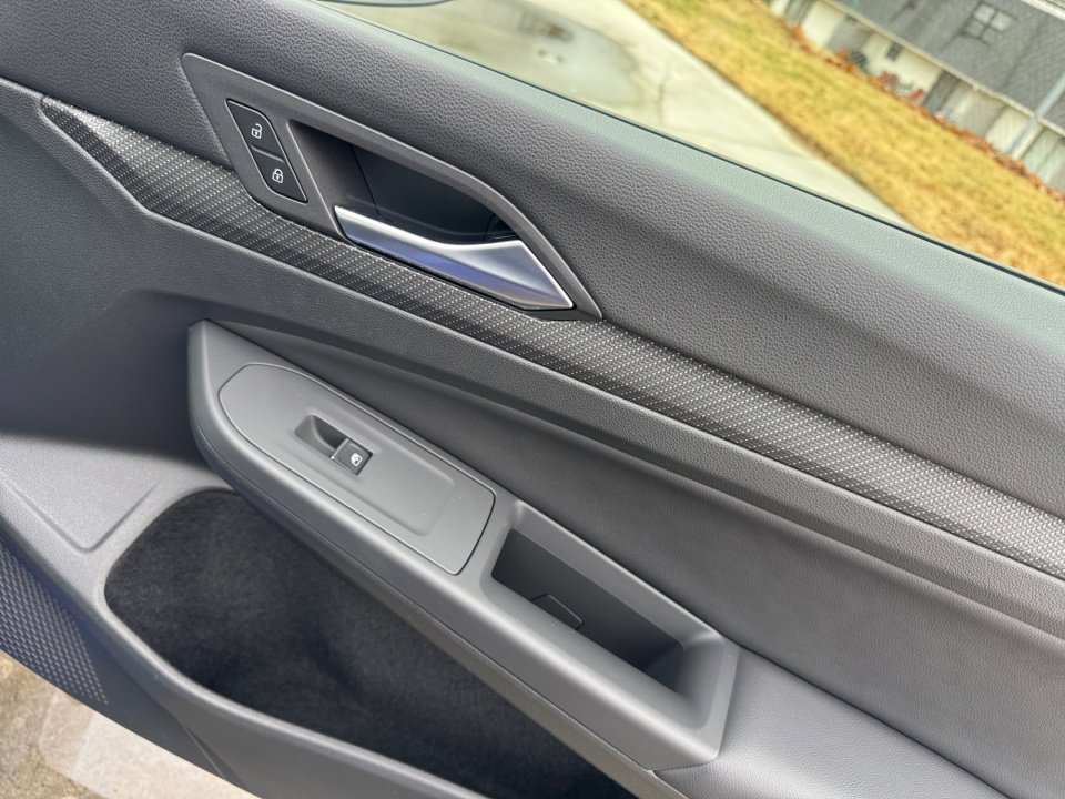 Used 2024 Volkswagen Golf R 2.0T image 35