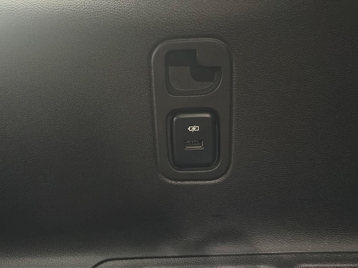 Used 2023 Chevrolet Traverse LT AWD/4WD image 35