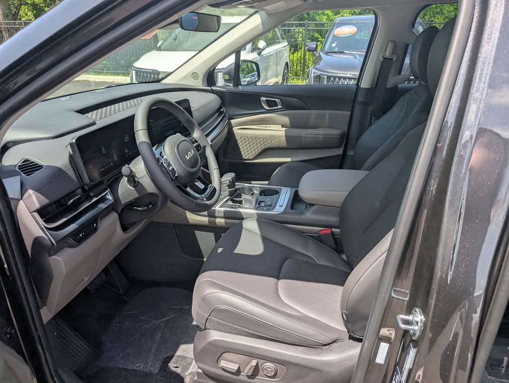 New 2026 Kia Carnival FWD image 11