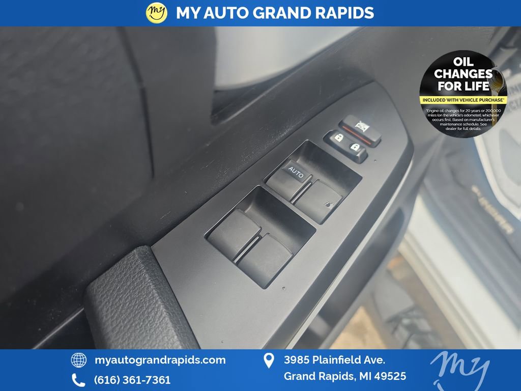 Used 2018 Toyota Tundra SR5 AWD/4WD image 11