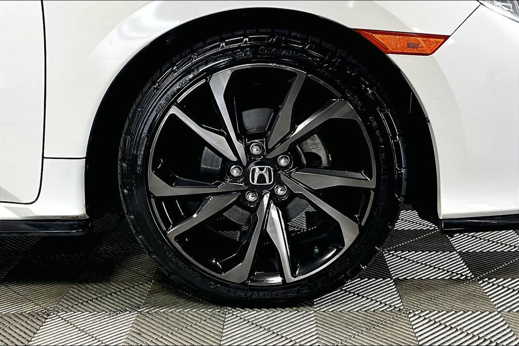 Used 2017 Honda Civic Sport image 8