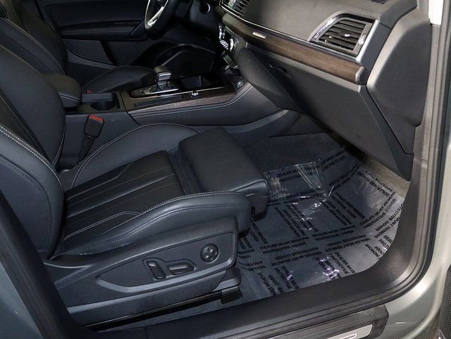 Used 2025 Audi Q5 e Premium Plus w/ Premium Plus Package image 37