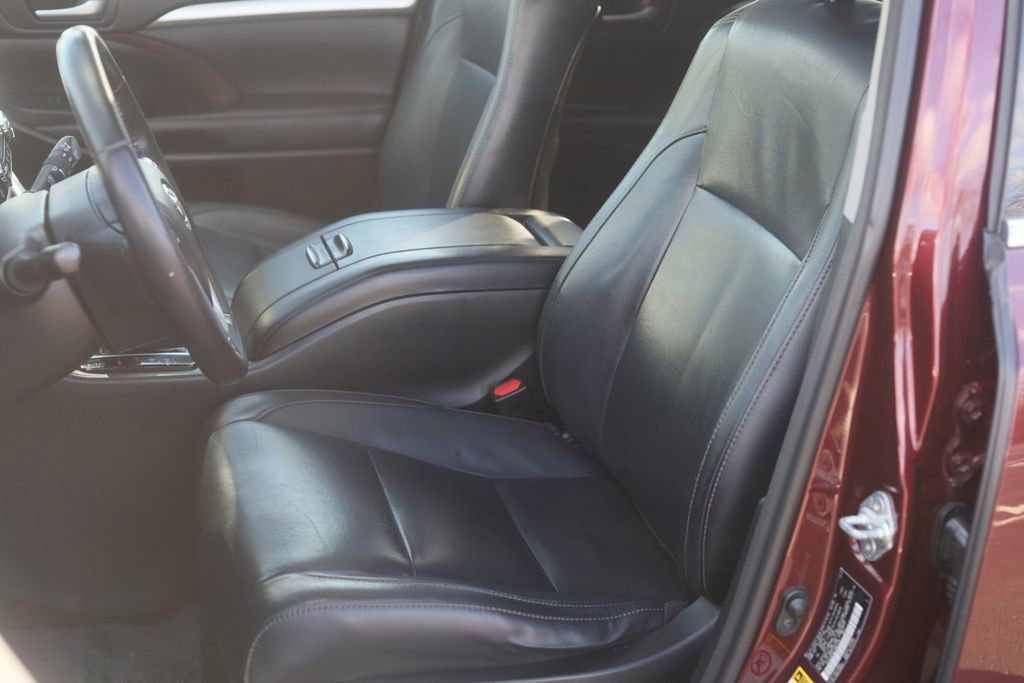 Used 2018 Toyota Highlander XLE image 36