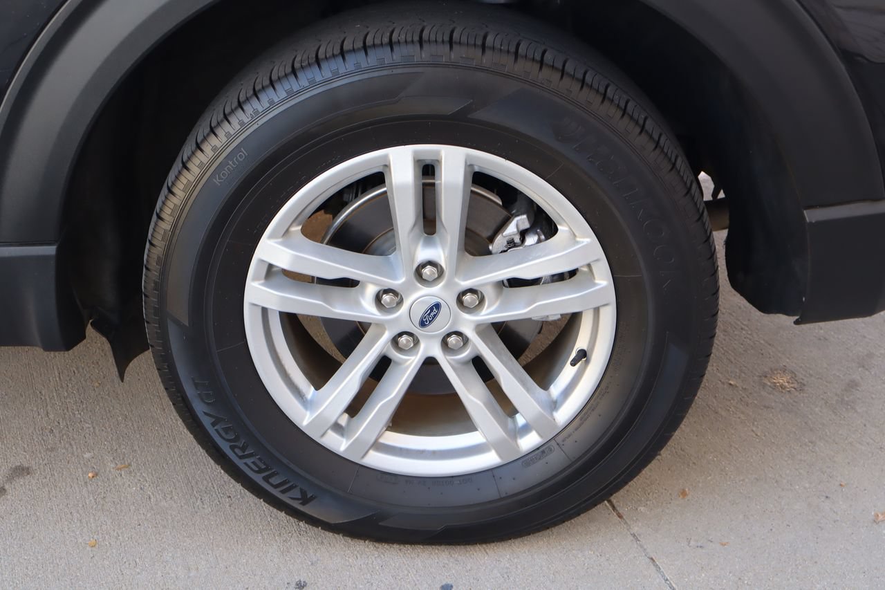 Used 2023 Ford Explorer XLT AWD/4WD image 28