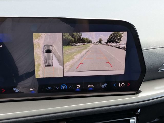 New 2027 Chevrolet Traverse LT w/ Driver Confidence Package FWD image 32