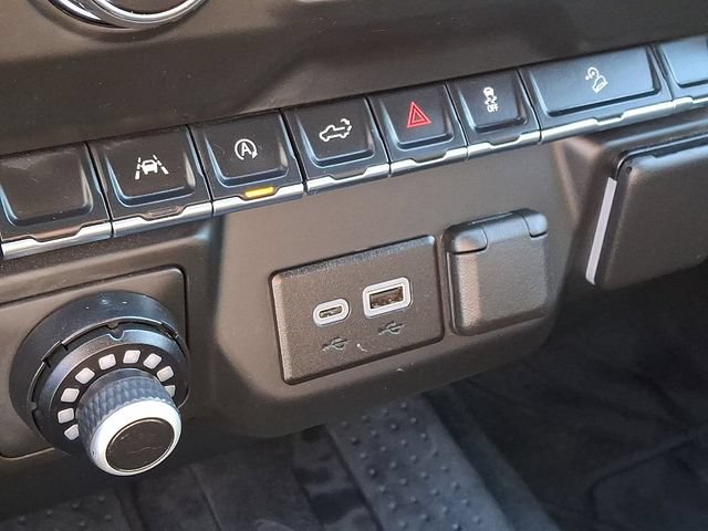 Used 2024 Chevrolet Silverado 1500 Custom Trail Boss w/ Dark Appearance Package AWD/4WD image 24