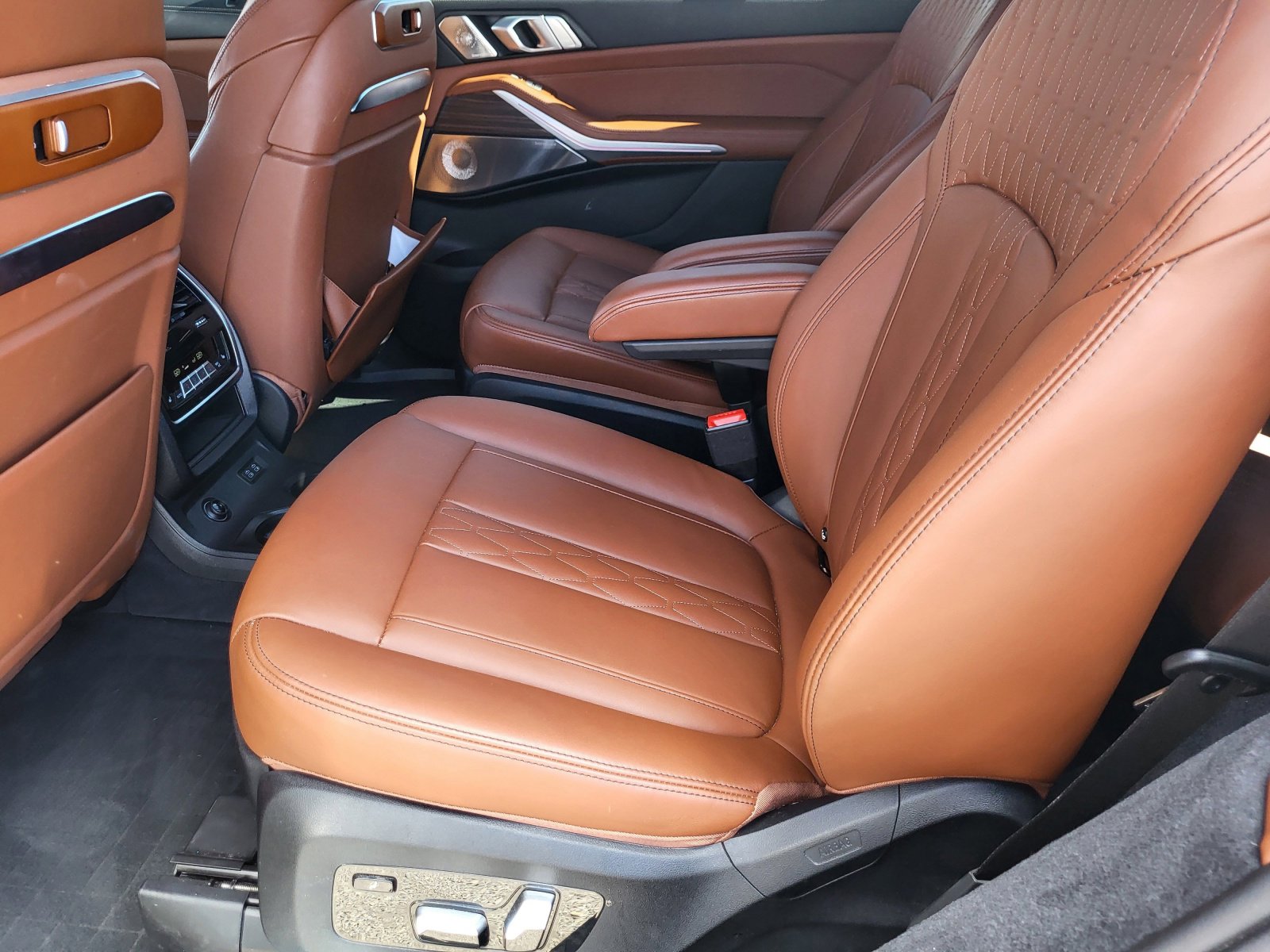 Used 2025 BMW X7 M60i image 27