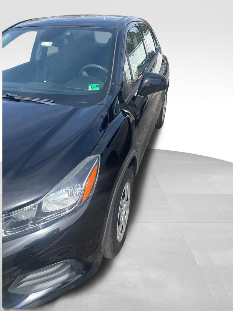 Used 2017 Chevrolet Trax LS image 3