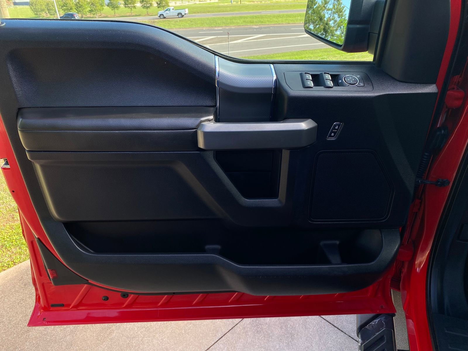 Used 2016 Ford F150 XLT w/ Equipment Group 301A Mid RWD image 26