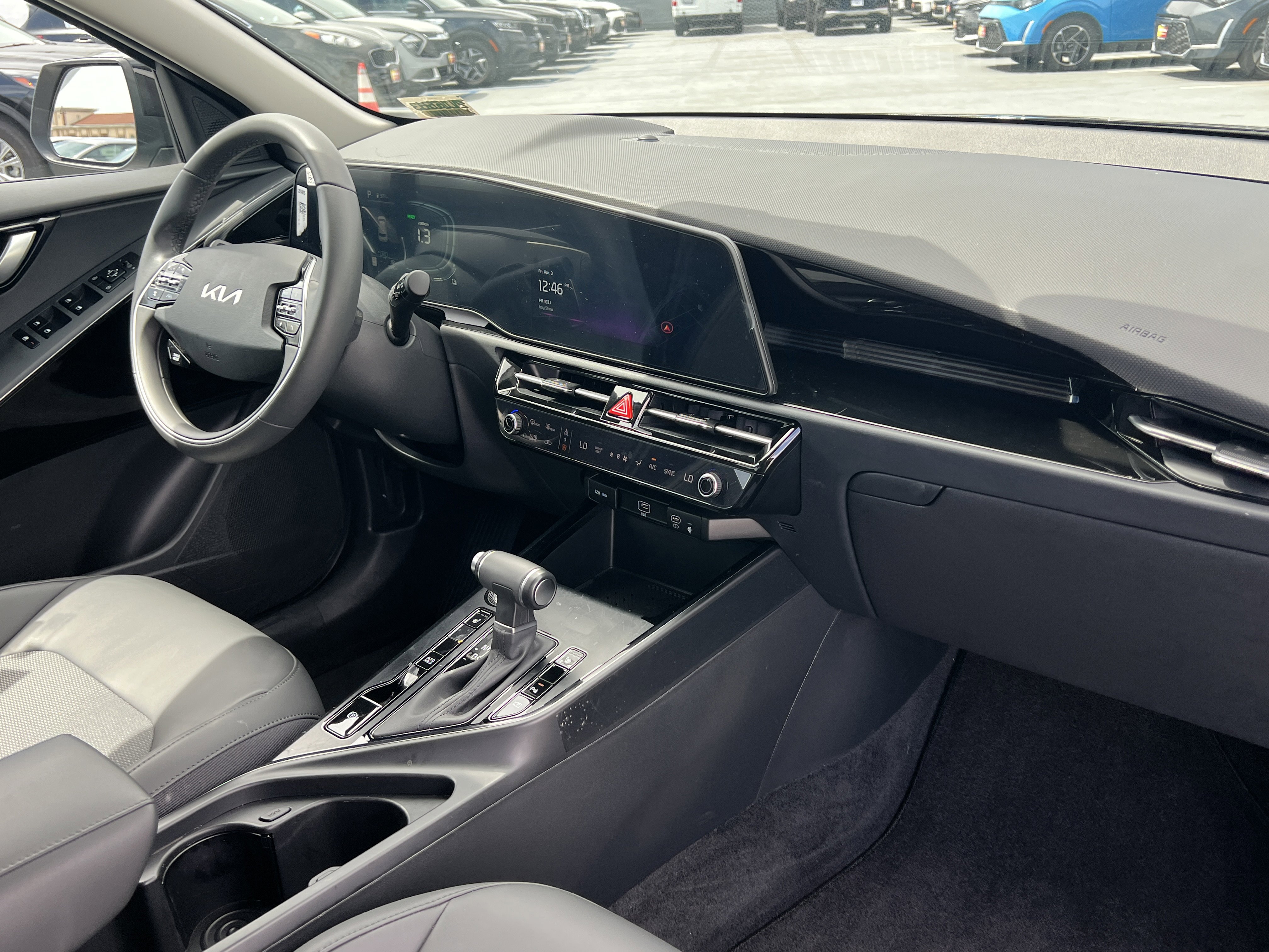 Used 2025 Kia Niro EX image 16
