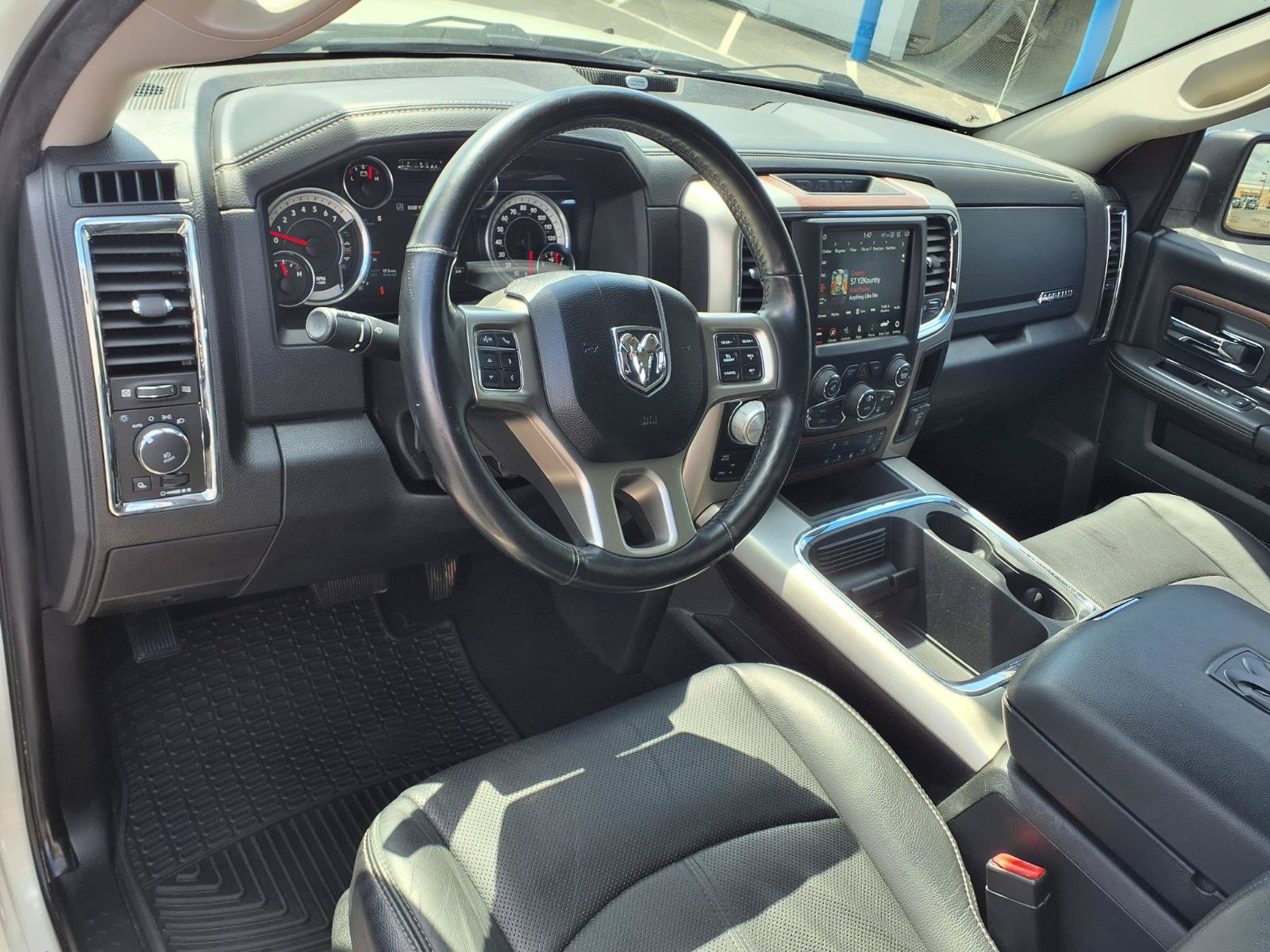 Used 2018 RAM 1500 Laramie w/ Convenience Group AWD/4WD image 18