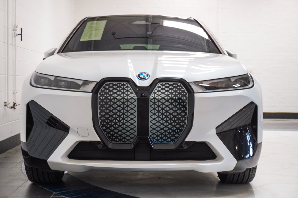 Used 2024 BMW iX xDrive50 w/ Sport Package AWD/4WD image 30