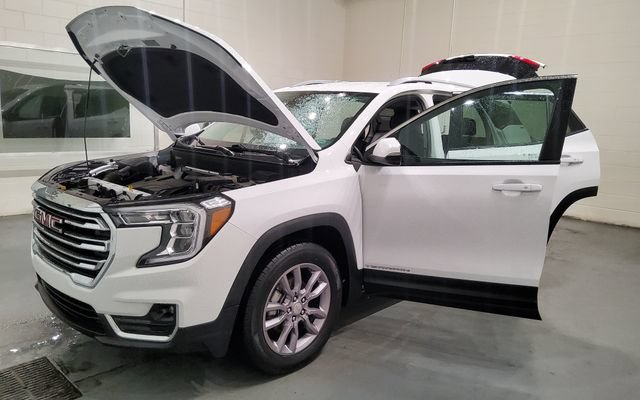 Used 2024 GMC Terrain SLT AWD/4WD image 12