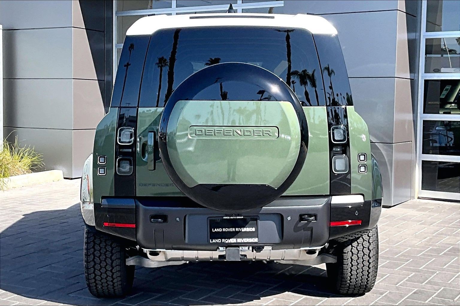 New 2026 Land Rover Defender 110 X-Dynamic SE image 4