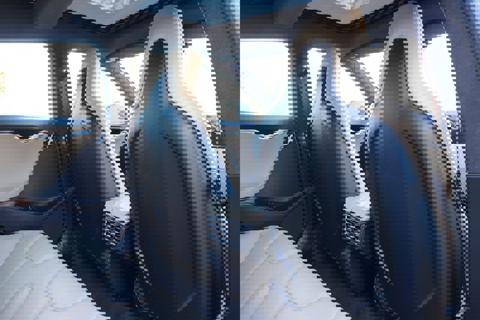 Used 2015 Tesla Model S 70D image 18