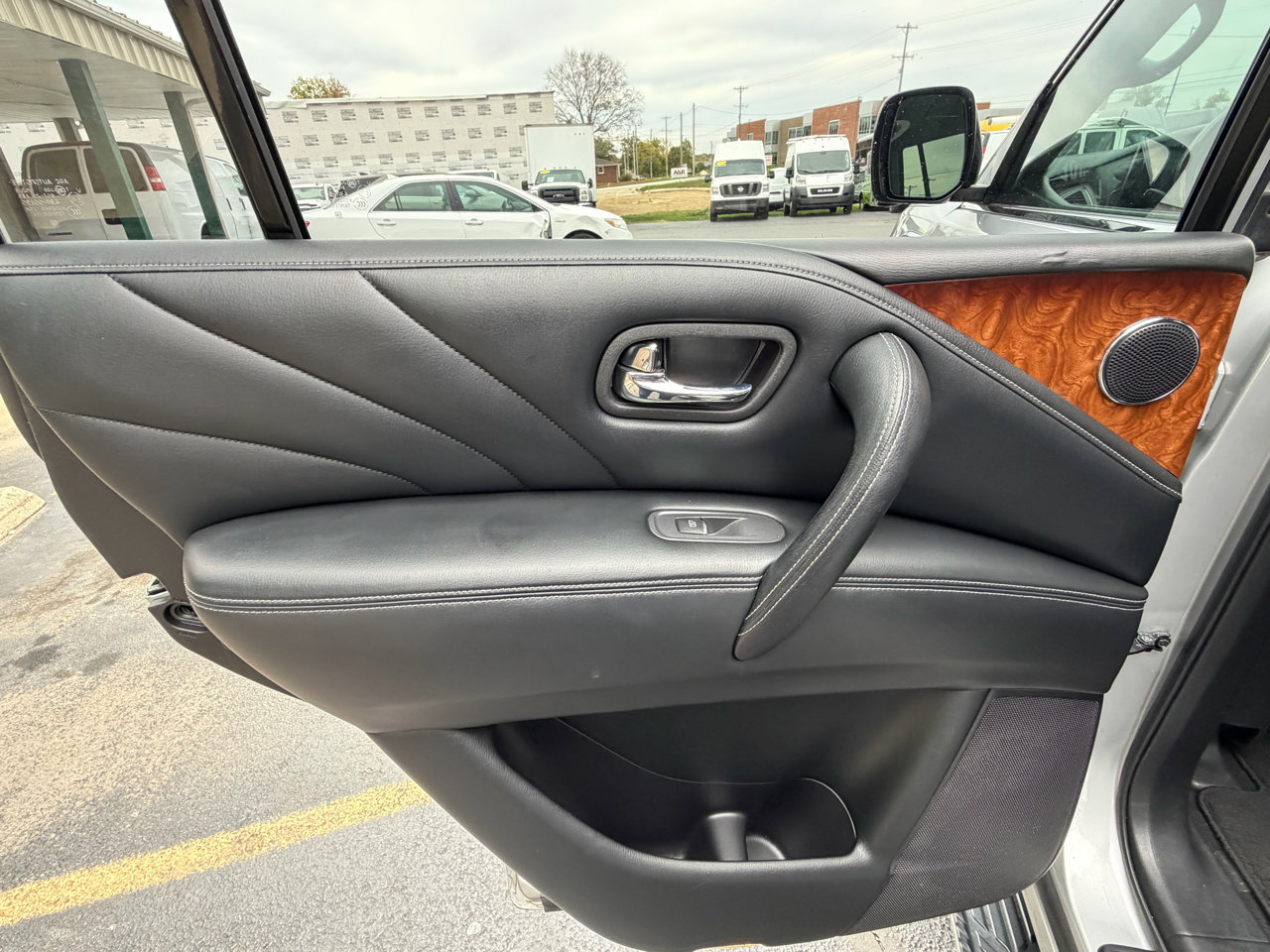 Used 2016 INFINITI QX80 Limited image 15