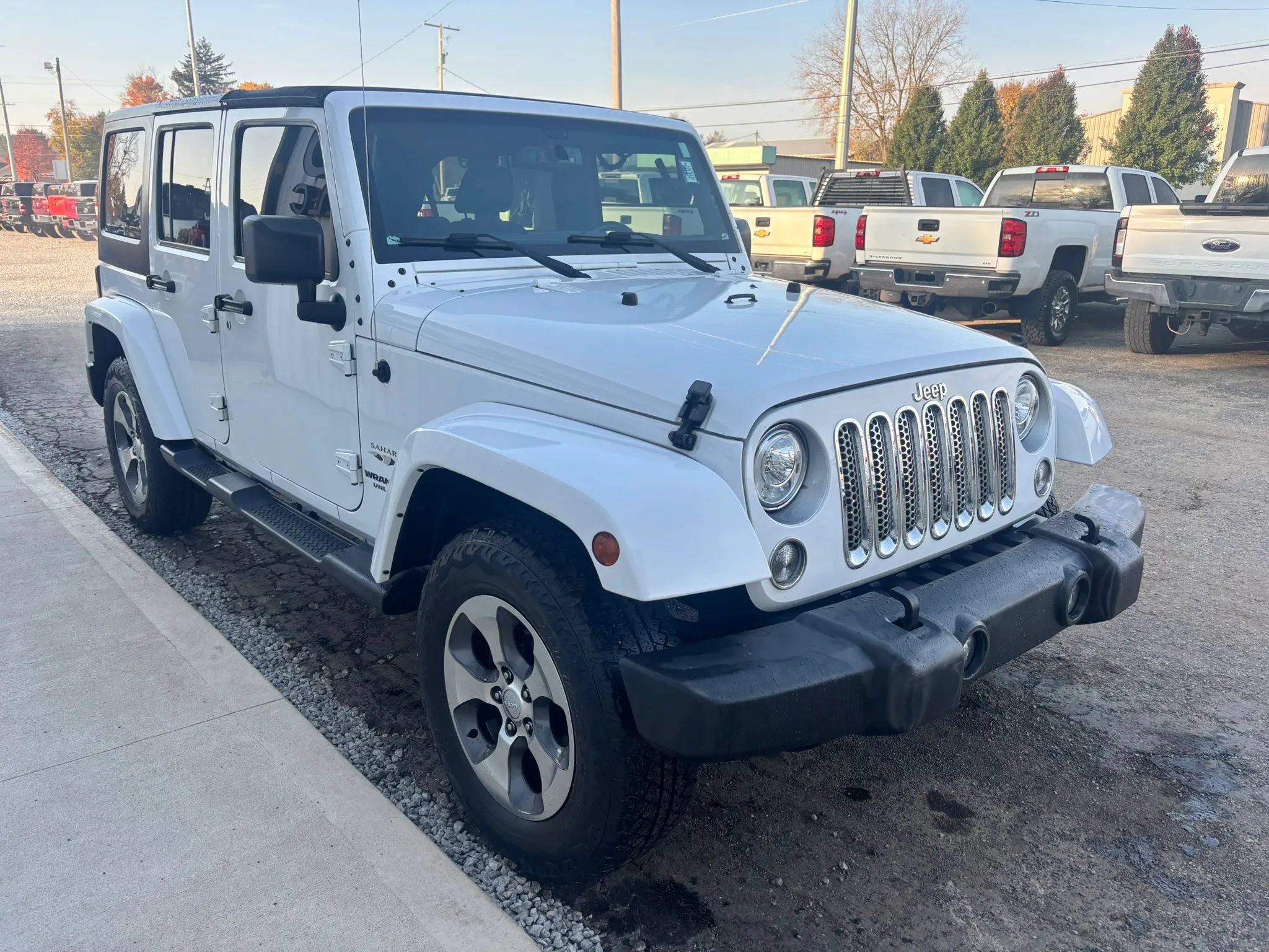 Used 2017 Jeep Wrangler Unlimited Sahara w/ Max Tow Package AWD/4WD image 11