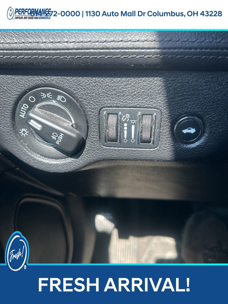 Used 2015 Chrysler 300 C Platinum w/ Light Group RWD image 18